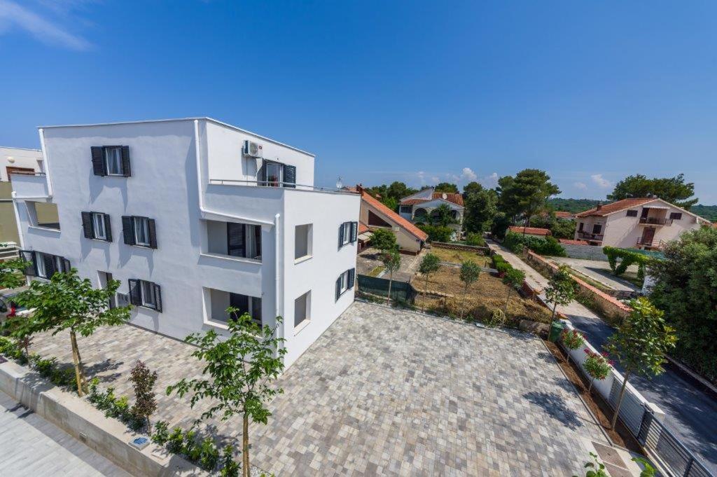 Apartmani Paradise Petrcane Ngoại thất bức ảnh